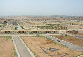 7 Marla Park Face Plot for Sale in Umer Block Safari Valley