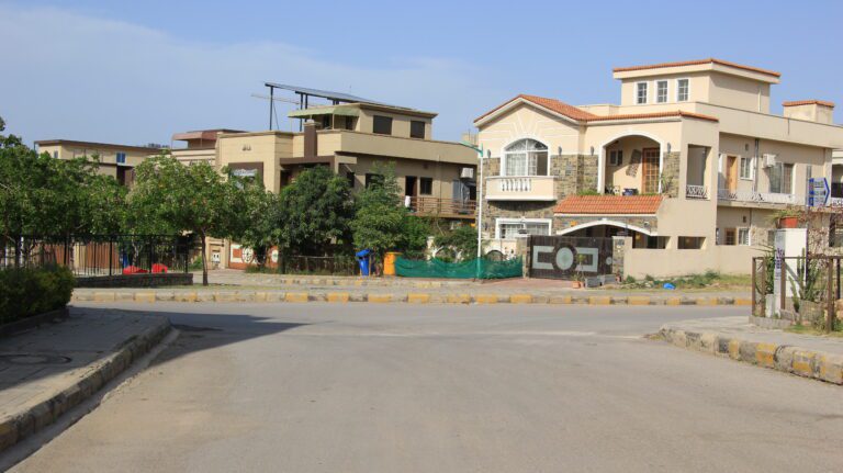 1 Kanal Boulevard Back Open Plot in Sector D Bahria Town Phase 8