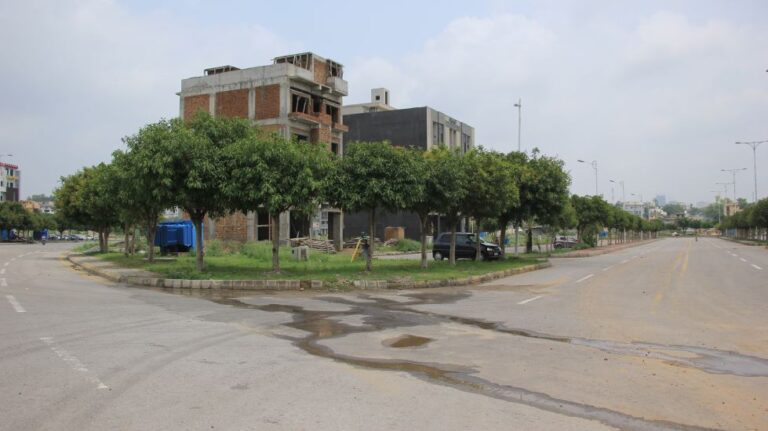 Ready For Construction: Bahria Town Phase 7 Rawalpindi 10 Marla Plot for Sale