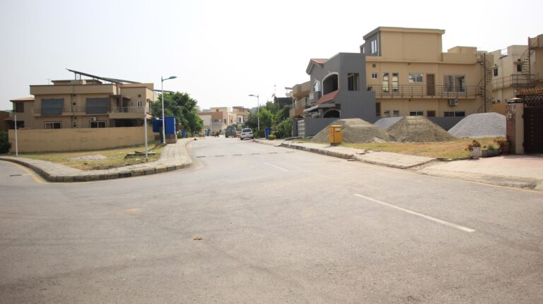 Luxury Boulevard Back Open Plot in Lake View Block Bahria Town Phase 8