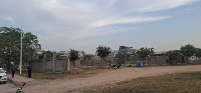 Prime 10 Marla Category Plot on 4-Month Payment Plan in Developed Sector C, Bahria Town Phase 8 | Open Transfer