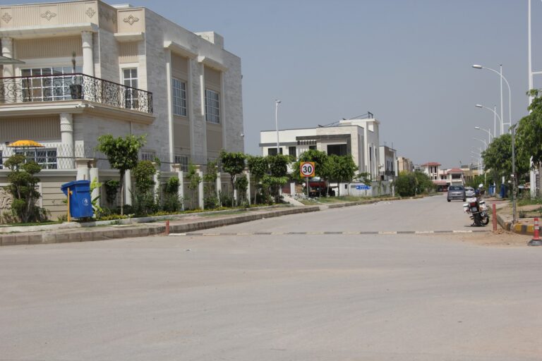 Corner Main Boulevard 7 Marla Plot in Usman Block Safari Valley