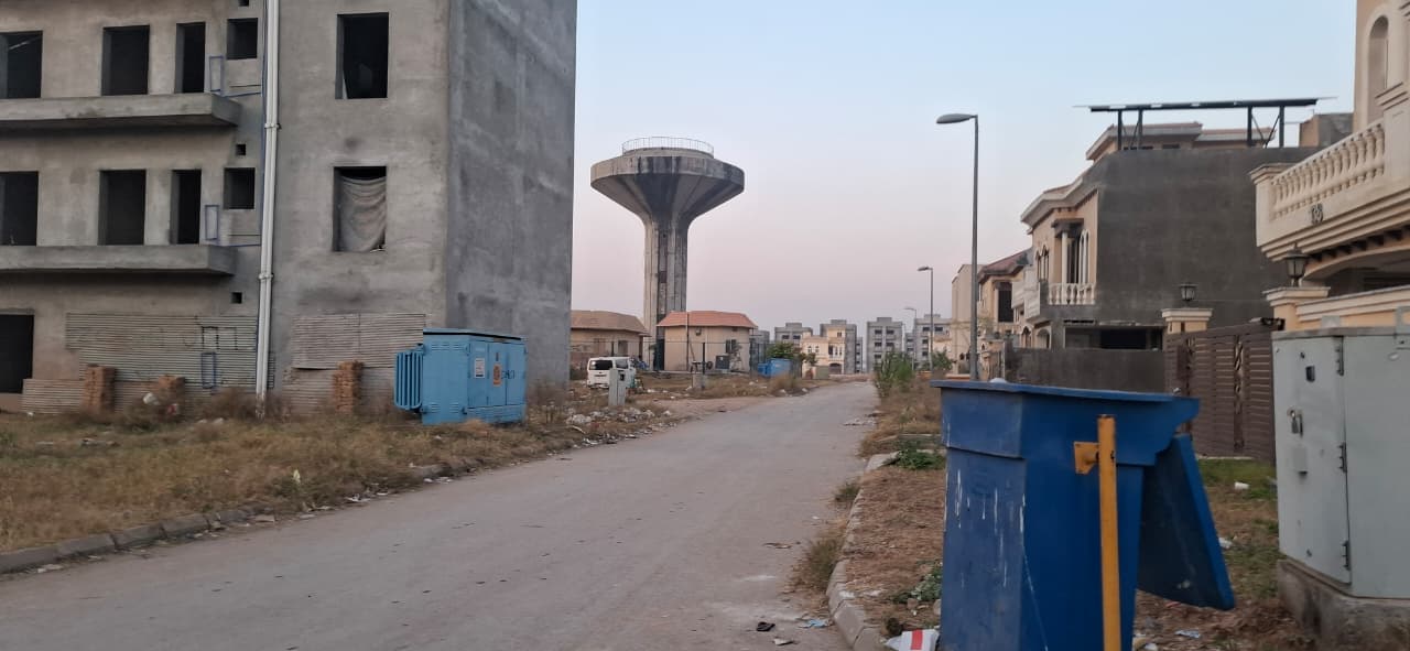 Bahria Town Phase 8 Rose Garden Zone 1 Pictures 1