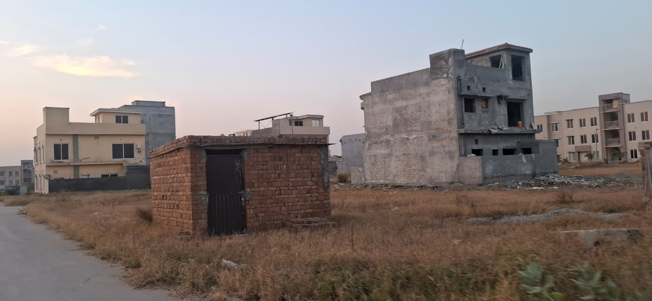 Bahria Town Phase 8 Rose Garden Zone 1 Pictures 3