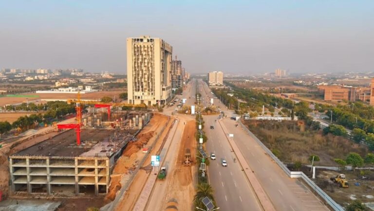 4 Kanal 2-Side Corner Plot on Pine Avenue South – Block B, Gulberg Greens
