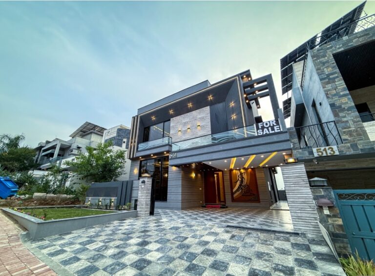 Boulevard Category House for Sale in Overseas 3, Bahria Town Phase 8 Rawalpindi, Back Open with Lawn