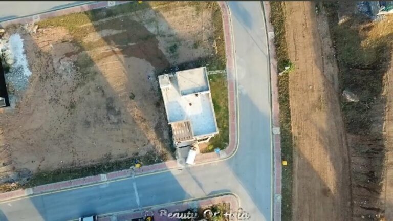 Corner With Extra Land: Bahria Town Phase 7 Rawalpindi Corner 10 Marla Plot for Sale