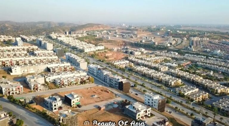 Back Open To Coastal Road: Bahria Town Phase 8, Rawalpindi 8 Marla Plot for Sale