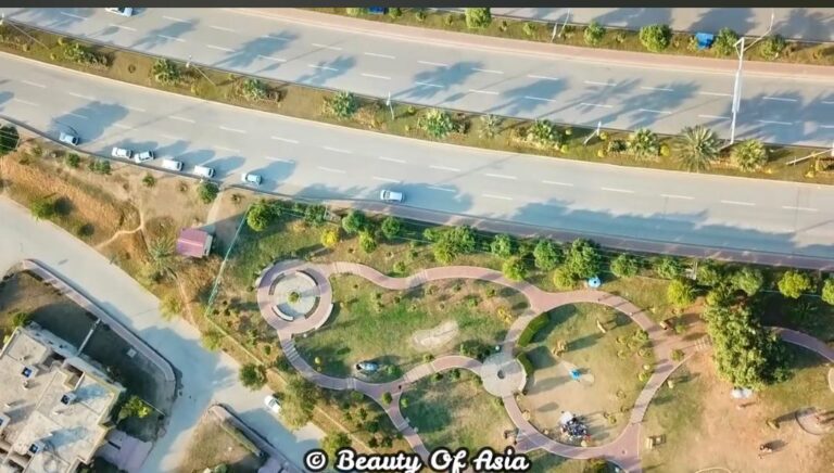 Corner Pu Plot: 1 Kanal Corner Plot 1038 Phase 7 Bahria Town Rawalpindi for Sale