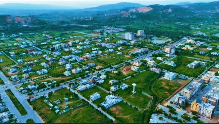 Main Road Plot: 1 Kanal Plot Available in B Block, Multi Gardens B-17 Islamabad