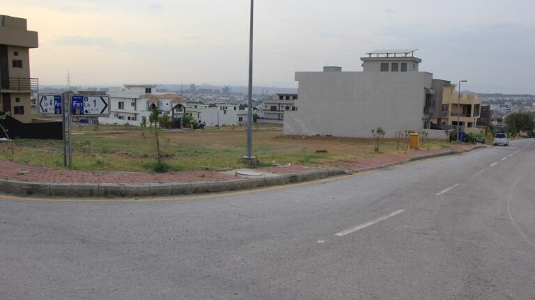 Solid Investment: Sector F-1, Bahria Town Phase 8 Rawalpindi 10 Marla Plot for Sale