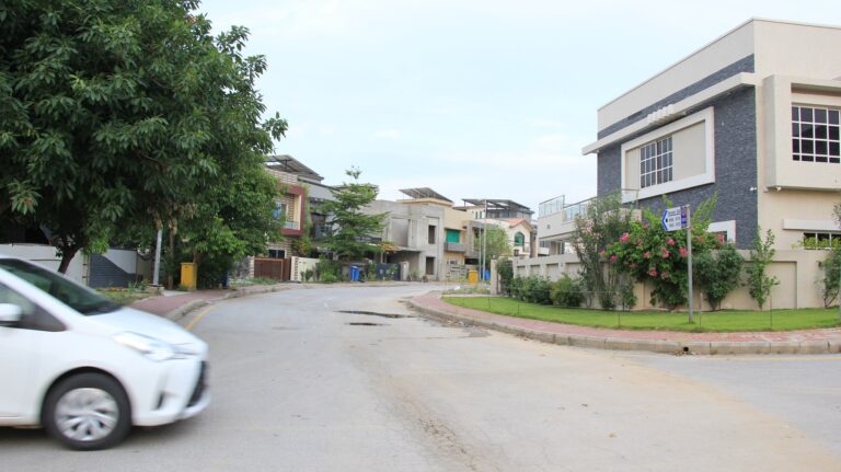 Secure Investment: Sector F-1, Bahria Town Phase 8 Rawalpindi 10 Marla Plot for Sale