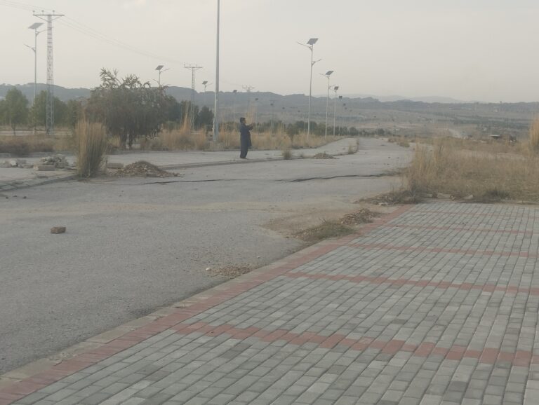 Boulevard Access: DHA Valley Phase 7 Islamabad Boulevard 05 Marla Plot for Sale