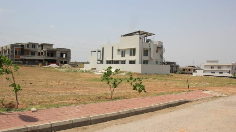 Back Open Highted: Sector A, Bahria Town Phase 8 Rawalpindi 1 Kanal Plot for Sale