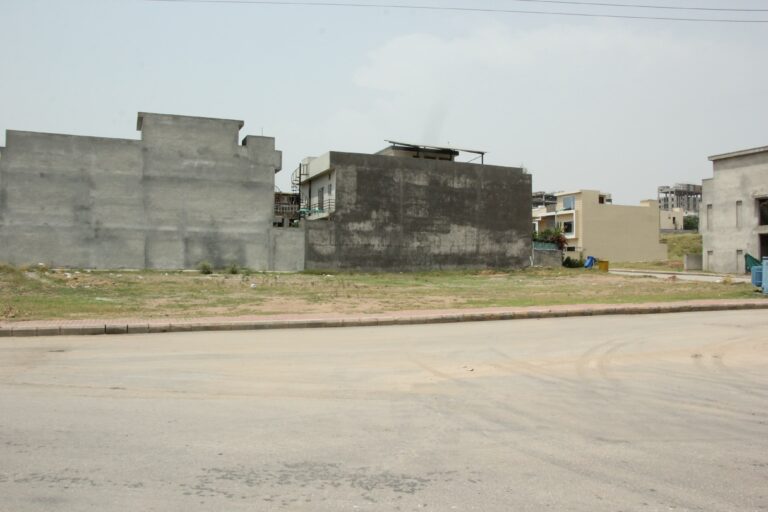 10 Marla Plot for Sale in Bahria Town Phase 8 E Block