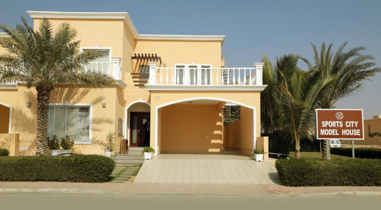 Solid Residential Unit: 350 Sq Yd House Available in Precinct 35