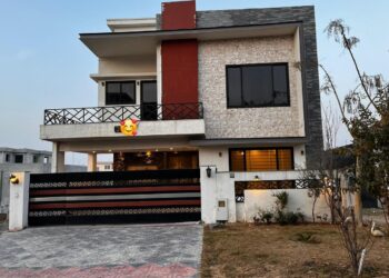 10 Marla Double Story House for Sale in Bahria Town Phase 8, Rwp