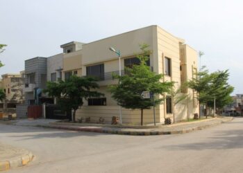 Bahria Town Phase 8 Sector D 10 Marla Plot 597 for Sale